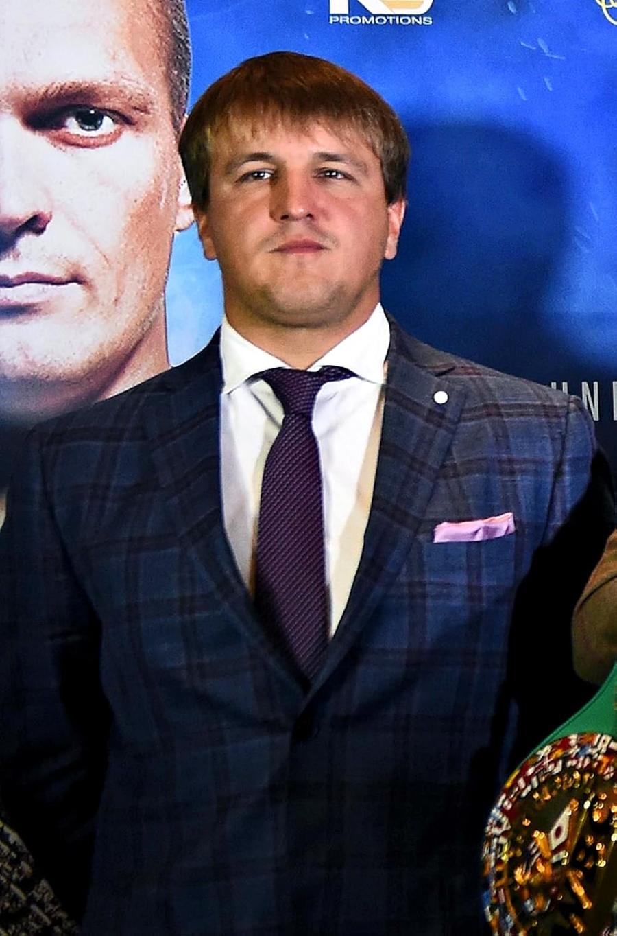 Alex Krassyuk, fostul promotor al lui Oleksandr Usyk Oleksandr Usyk, îndemnat să ia în considerare retragerea din sporturile de contact