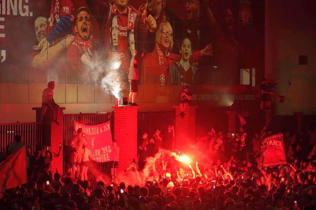 10 persoane arestate la petrecerea de titlu de la Liverpool » Care a fost motivul
