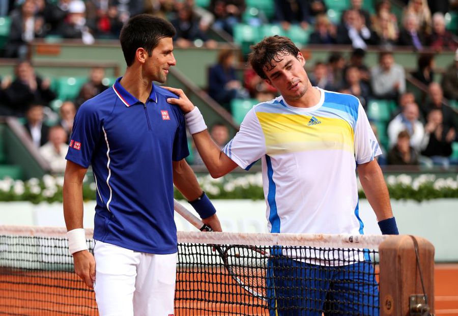Djokovic și Pella la finele meciului lor de la Roland Garros 2013 Foto Guliver/GettyImages Pro și contra Djokovic » „A fost ceva lipsit de respect”, crede Guido Pella. Boris Becker și Marian Vajda îl apără pe sârb