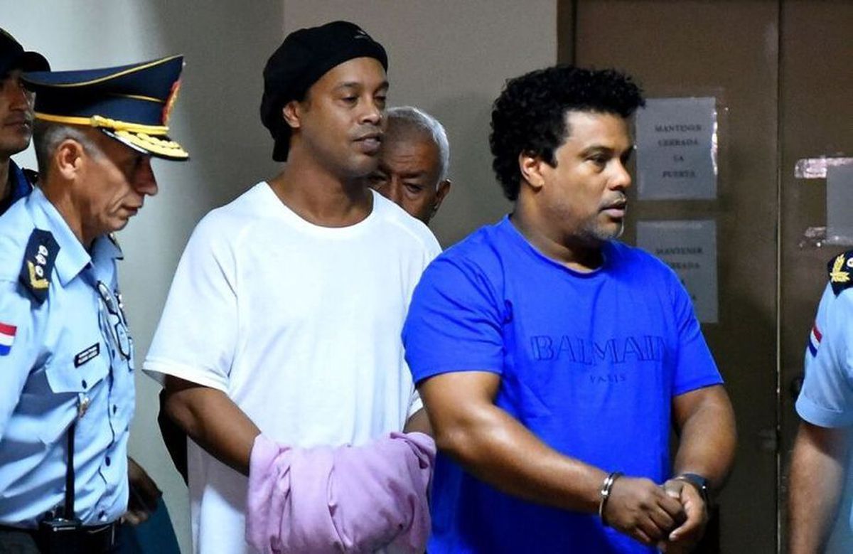 Ronaldinho vrea să revină pe teren după eliberarea din arest! Merge la echipa unei legende a fotbalului mondial