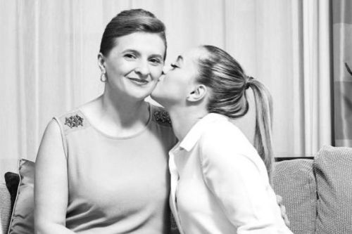 Larisa Iordache, alături de mama ei. Sursă foto: Instagram