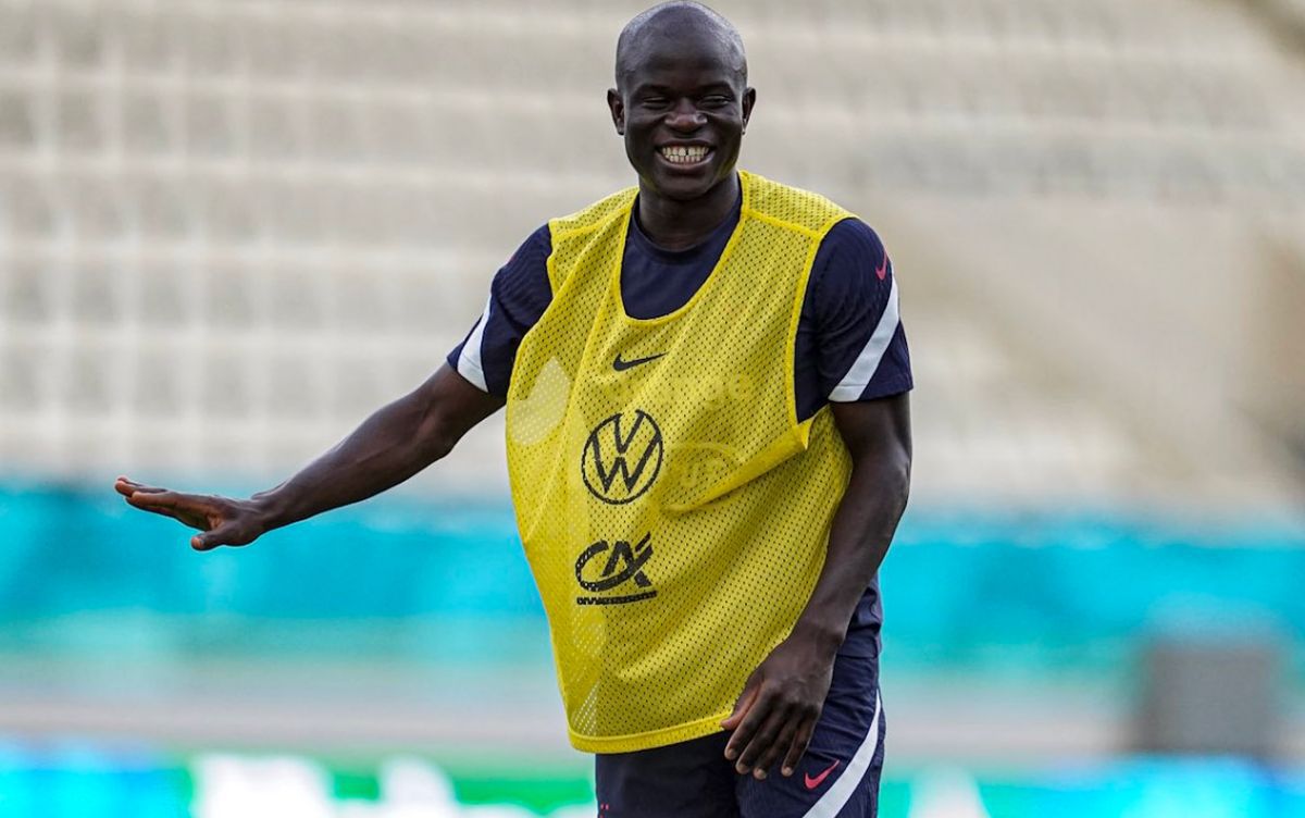 Ușor, că se ia vopseaua! Cum s-au distrat vedetele Franței la antrenamentul de pe „Arcul de Triumf”