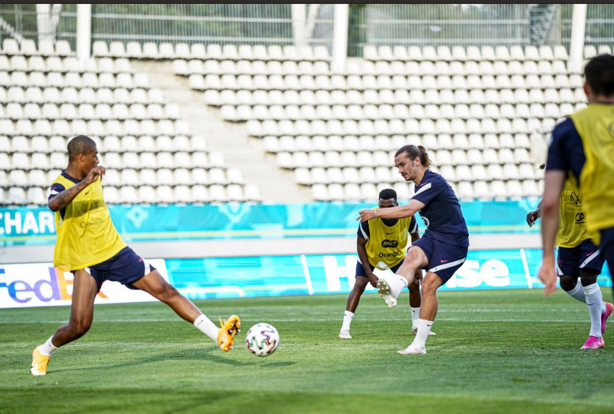 Ușor, că se ia vopseaua! Cum s-au distrat vedetele Franței la antrenamentul de pe „Arcul de Triumf”