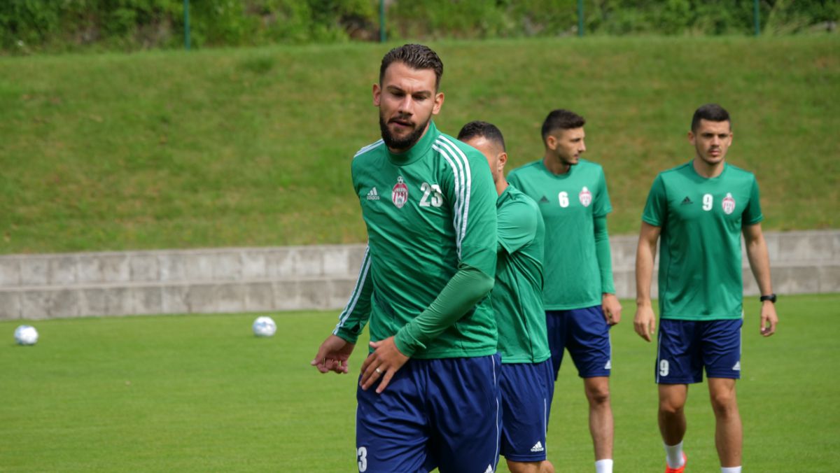 Imagini inedite din Austria: jucătorii lui Sepsi se refac în râu, cu zâmbete și frisoane