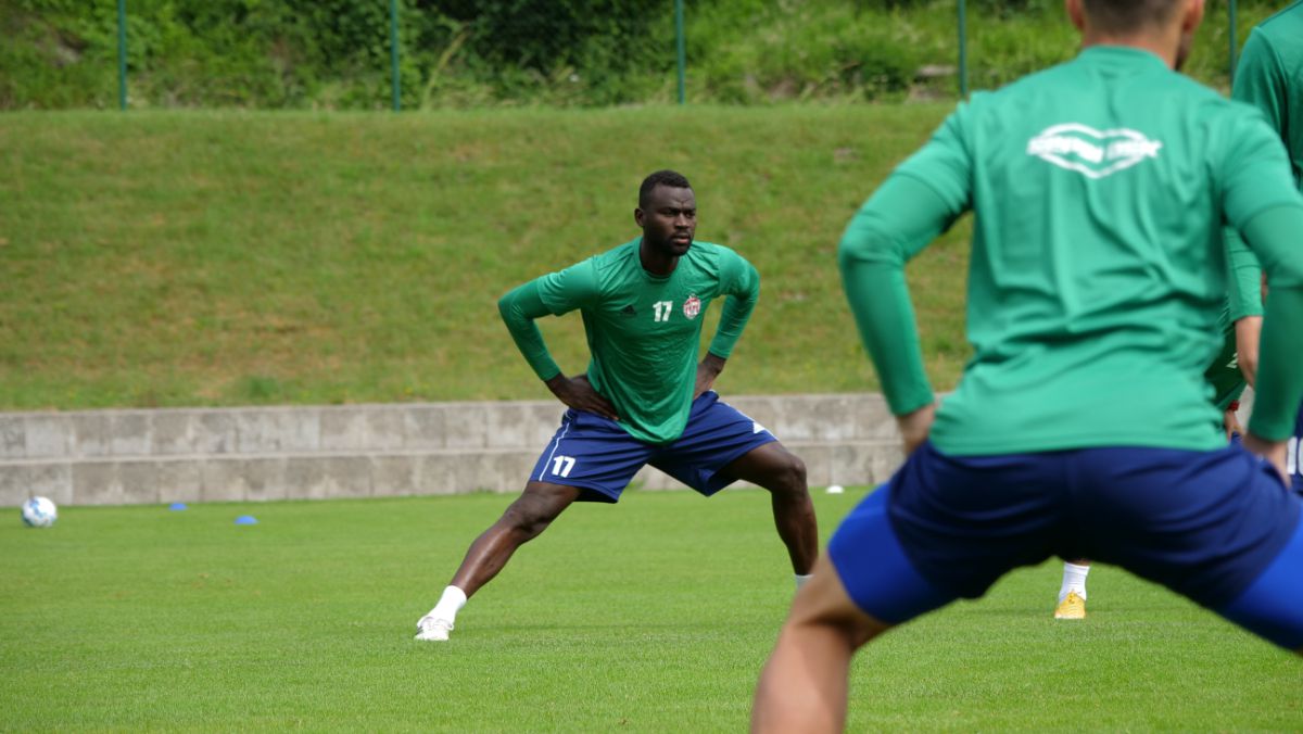 Imagini inedite din Austria: jucătorii lui Sepsi se refac în râu, cu zâmbete și frisoane