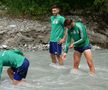 Imagini inedite din Austria: jucătorii lui Sepsi se refac în râu, cu zâmbete și frisoane