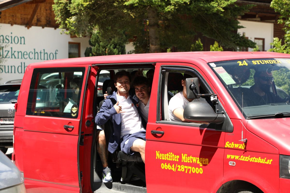 Universitatea Craiova, grătar la 1.800 de metri altitudine » Gică Craioveanu, responsabil cu voia bună