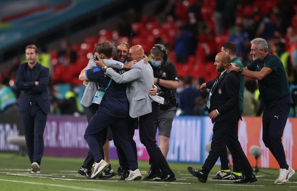 Imaginea bucuriei pe Wembley » Roberto Mancini și Gianluca Vialli, îmbrățișare emoționantă după calificarea Italiei + ce spune Zenga despre imaginile care fac înconjurul lumii