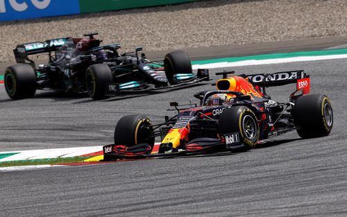 Max Verstappen a condus în permanență cursa în fața lui Lewis Hamilton Foto Imago Images