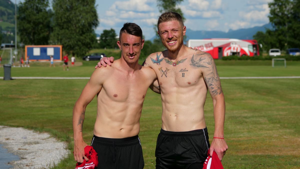 Leo Grozavu, ca pe vremuri + Imagini spectaculoase cu jucătorii lui Sepsi la concurs de sărituri în apă