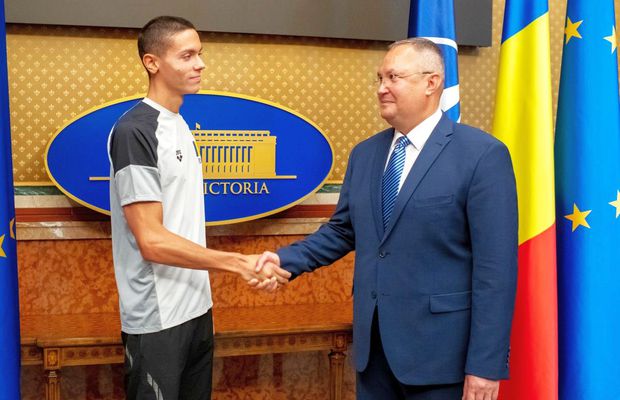 200.000 € și 37 de secunde de strângeri de mână » Cum a arătat întâlnirea dintre David Popovici și premierul Nicolae Ciucă