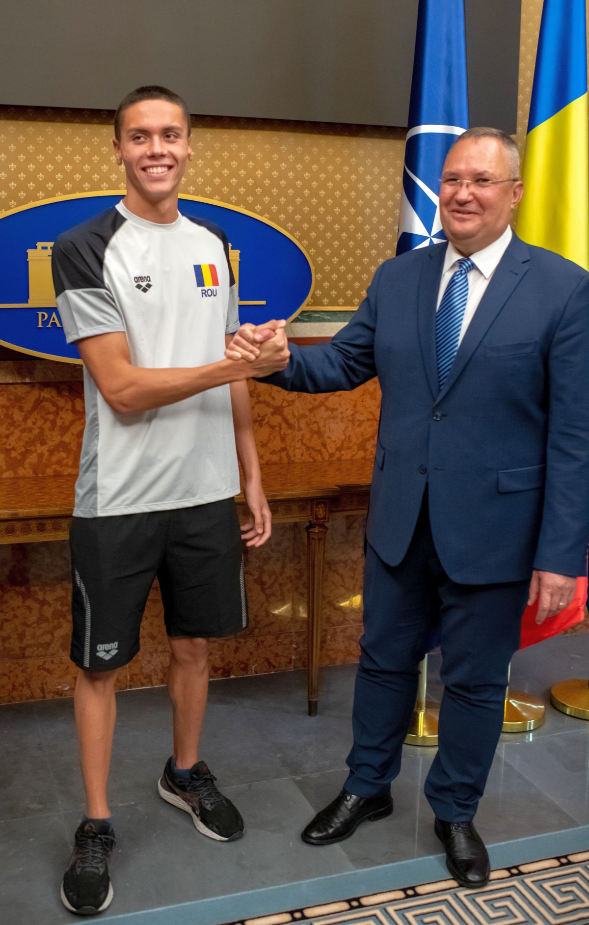 David Popovici, premiat la Guvern de Nicolae Ciucă