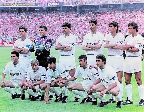 Gică Hagi (primul din stânga, pe rândul de jos), în echipamnetul lui Real Madrid