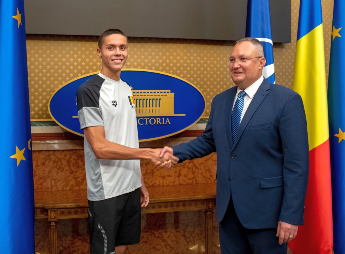 200.000 € și 37 de secunde de strângeri de mână » Cum a arătat întâlnirea dintre David Popovici și premierul Nicolae Ciucă