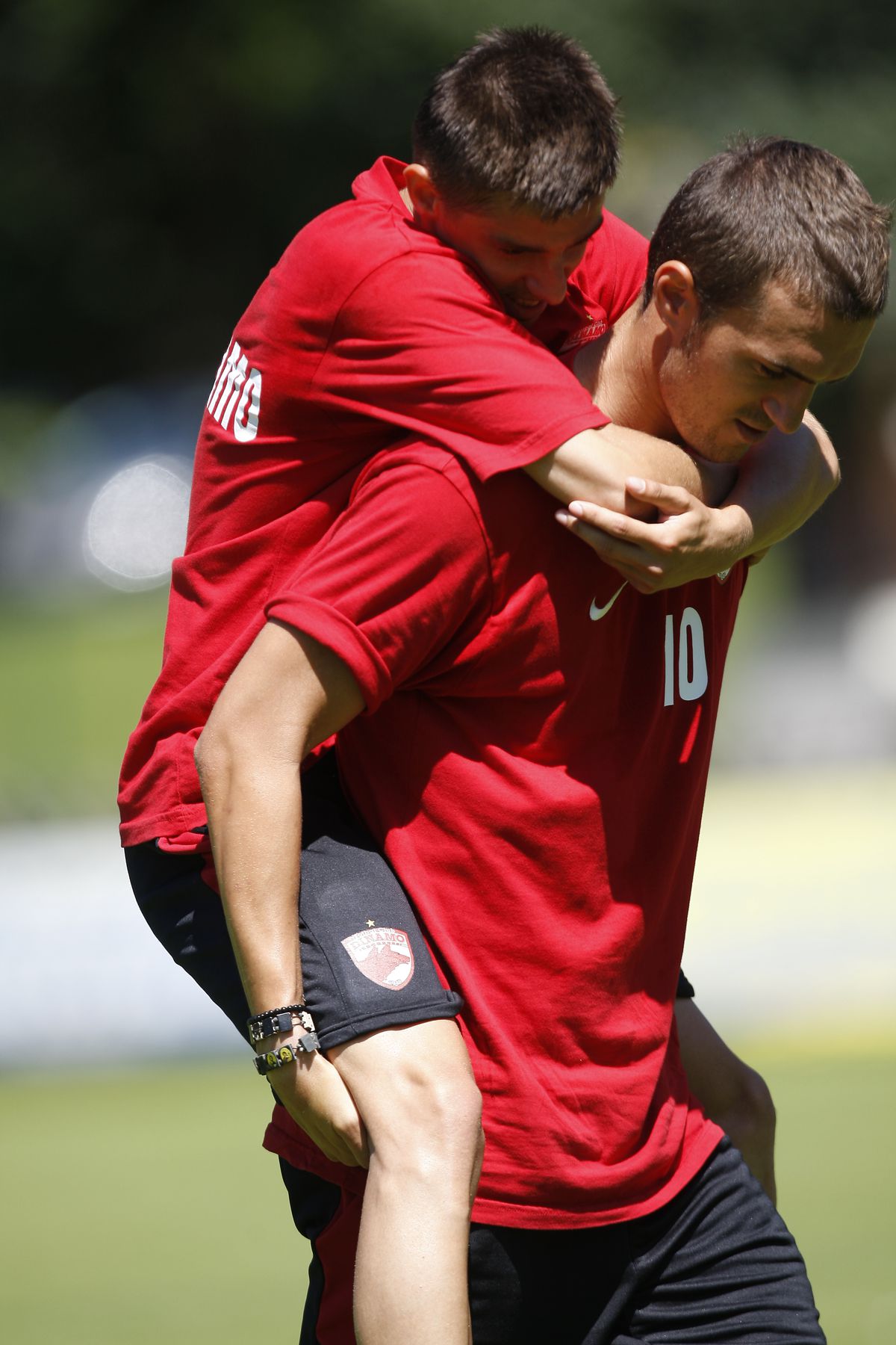 Fosta speranță a „câinilor” a ajuns să lucreze într-o multinațională din Germania: „Aici chiar nu-ți faci griji pentru ziua de mâine” » Amintiri inedite de la Dinamo: „Ce a făcut Zuluf m-a zăpăcit, pur și simplu”