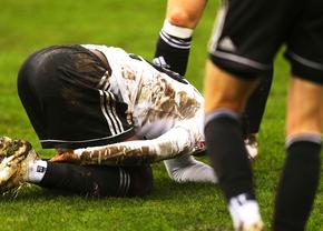 Un fost fotbalist din Divizia A, de două ori la un pas de tragedie: sufocat în mocirlă de bucuria colegilor + operat de urgență de peritonită
