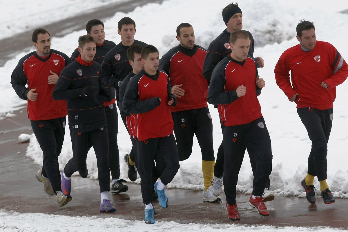 Fosta speranță a „câinilor” a ajuns să lucreze într-o multinațională din Germania: „Aici chiar nu-ți faci griji pentru ziua de mâine” » Amintiri inedite de la Dinamo: „Ce a făcut Zuluf m-a zăpăcit, pur și simplu”