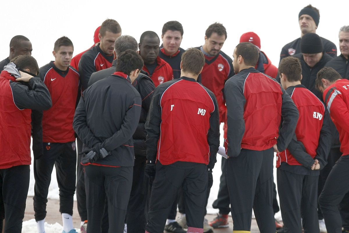 Fosta speranță a „câinilor” a ajuns să lucreze într-o multinațională din Germania: „Aici chiar nu-ți faci griji pentru ziua de mâine” » Amintiri inedite de la Dinamo: „Ce a făcut Zuluf m-a zăpăcit, pur și simplu”