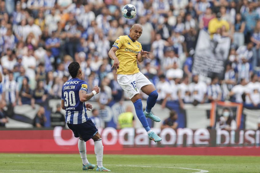 Raul Silva (în galben) / foto: Imago Images