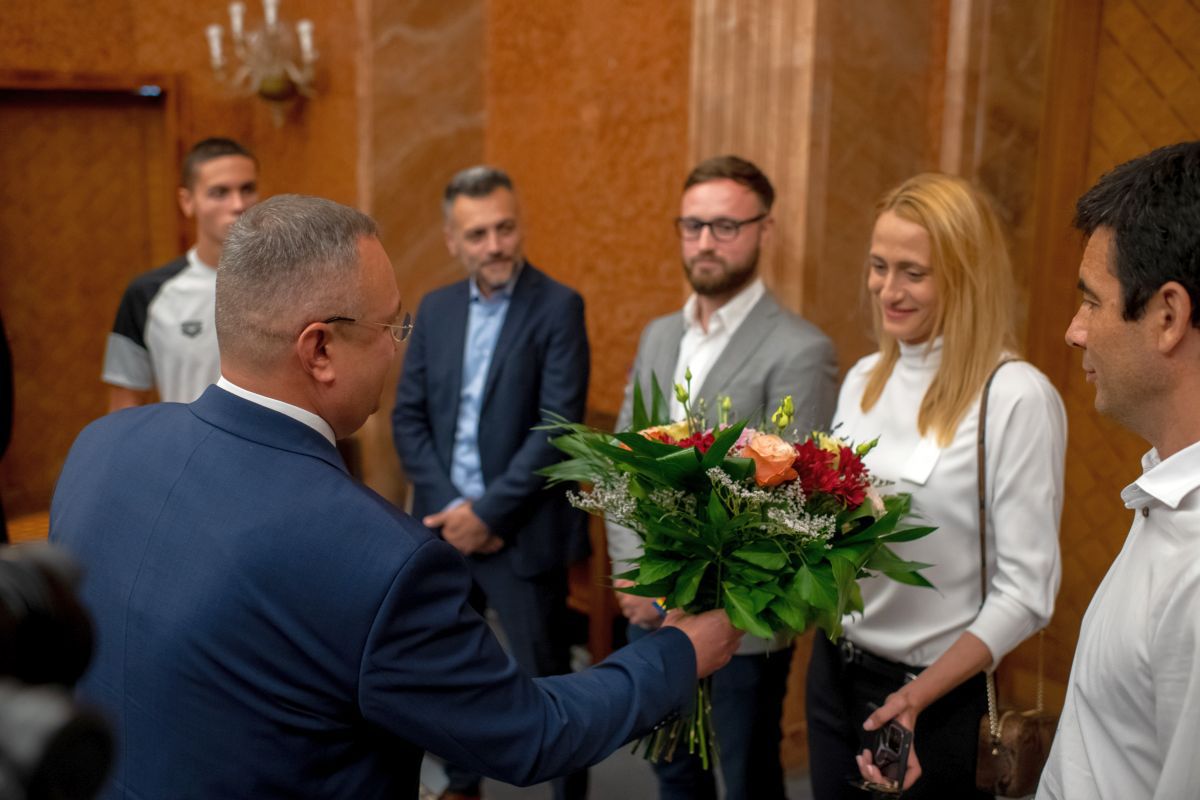 David Popovici, premiat la Guvern de Nicolae Ciucă