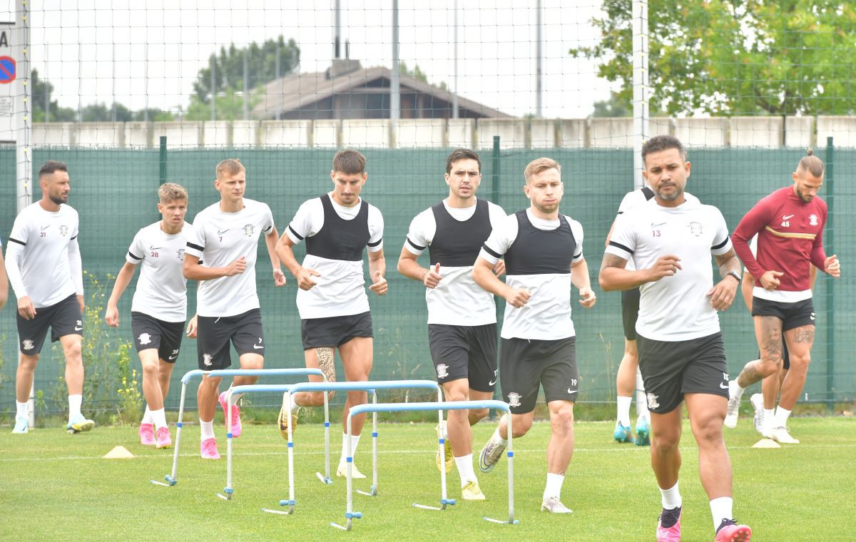 „Plăcere, 10 minute”, restul e chin » Vocea care face liniște în cantonamentul Rapidului: „Doar eu vorbesc!”