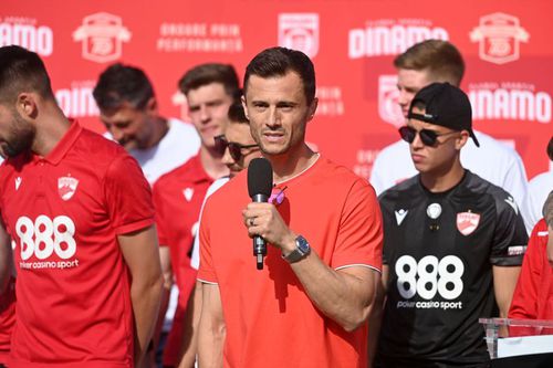 Andrei Nicolescu, președintele lui Dinamo, a explicat care este situația transferurilor în acest moment. Deși are interdicție, clubul l-a prezentat atacantul Hakim Abdallah (25 de ani).
