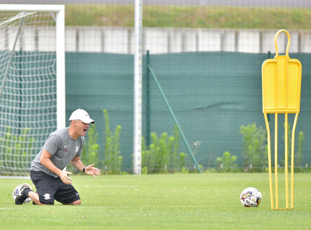 „Plăcere, 10 minute”, restul e chin » Vocea care face liniște în cantonamentul Rapidului: „Doar eu vorbesc!”