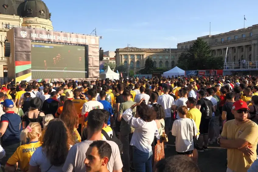 Suporterii echipei naționale au urmărit meciul pe un ecran uriaț în Piața George Enescu din Capitală