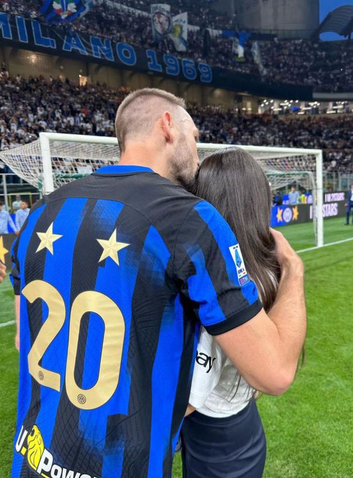 Dilema moldovencei Doina » Cu cine o să țină soția lui De Vrij la România - Olanda?