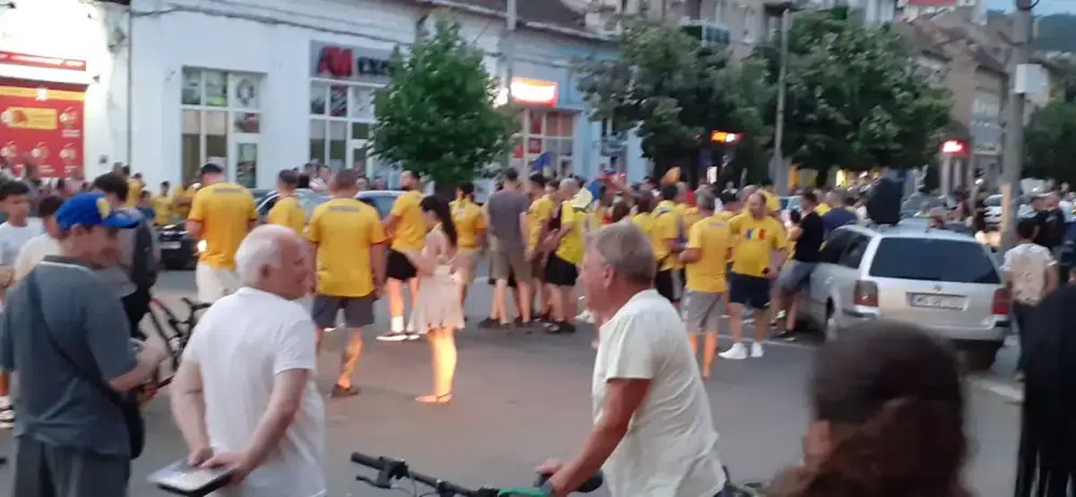 Nu doar în București! Românii au ieșit aseară pe străzi în toată țara