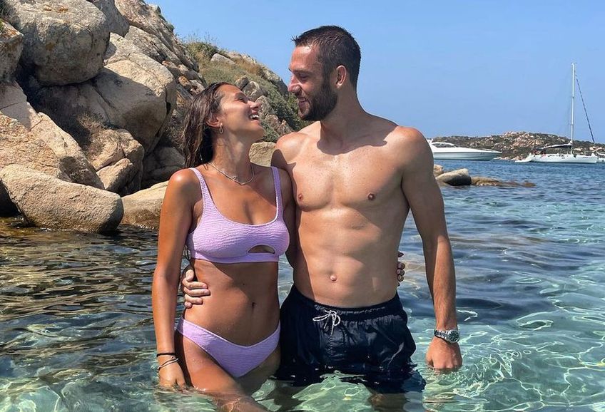 Stefan de Vrij, stopper-ul celor de la Inter și titular incontenstabil în naționala batavă, este căsătorit cu Doina Turcanu, o moldoveancă de peste Prut, cu origini în România. Cuplul are și un copil împreună.