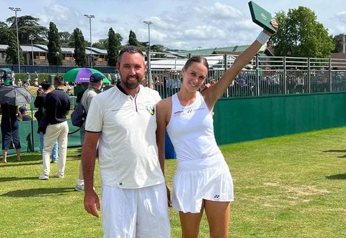 Anca Todoni, alături de unul dintre antrenorii ei, Adrian Cruciat, după performanța reușită la Wimbledon / Sursă foto: Facebook