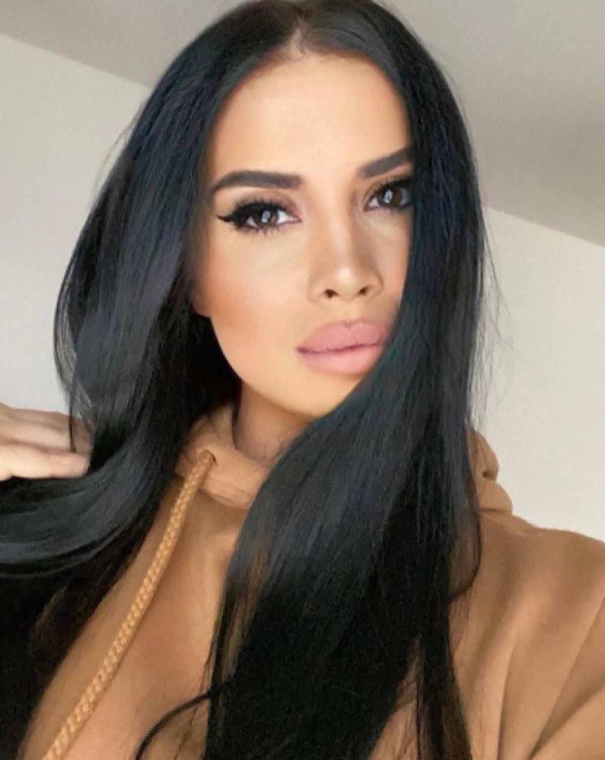 GALERIE FOTO Iubita cu dimensiuni perfecte a lui Alexandru Maxim, fotografii fără inhibiții pe Instagram