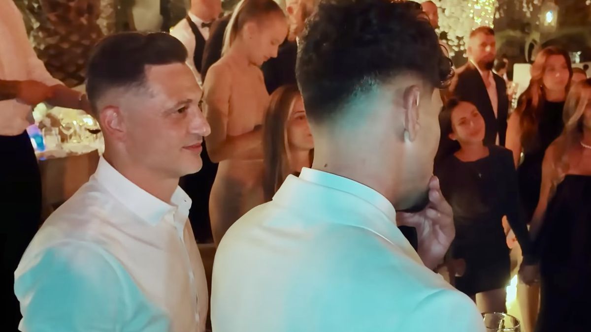 Imagini nepublicate de la nunta lui Coman: „Nașul e Mirel Rădoi!” » Au aruncat mii de euro la lăutari: „Viviana e viața mea”