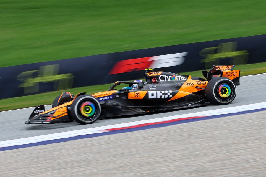 Monopostul lui Alex Dunne, cel care l-a înlocuit astăzi pe Lando Norris în prima sesiune de antrenamente din Austria. Foto: Imago Început cu dreptul pentru George Russell la Marele Premiu al Austriei » Puștiul de 19 ani care l-a înlocuit pe Lando Norris a produs surpriza