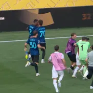 Chivu, alergând pentru a împiedica o încăierare
