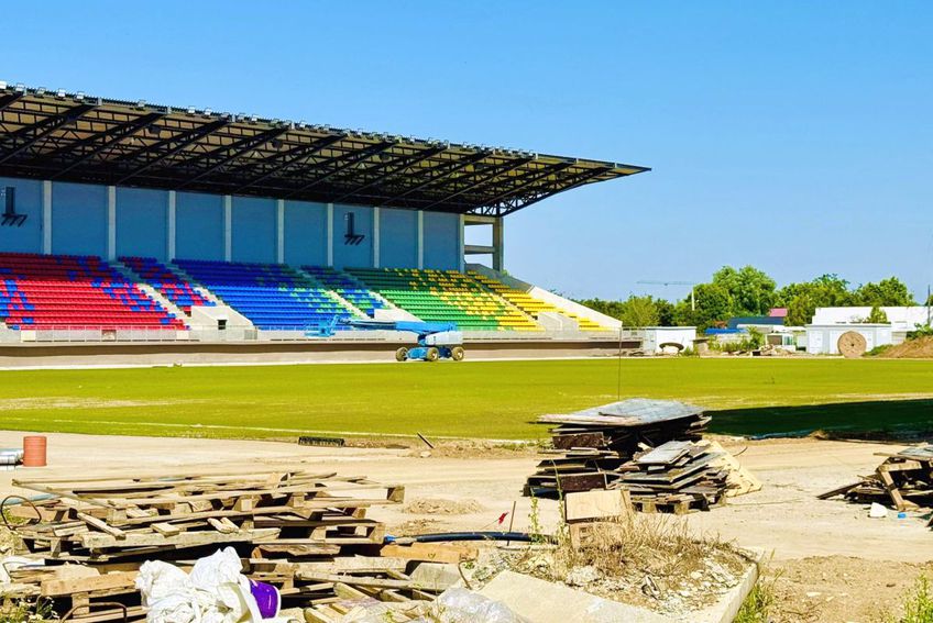 GALERIE FOTO Cel mai nou stadion din Muntenia are și gazon! Tot mai aproape de inaugurare
