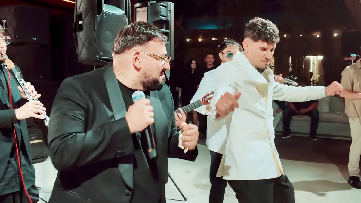 Imagini nepublicate de la nunta lui Coman: „Nașul e Mirel Rădoi!” » Au aruncat mii de euro la lăutari: „Viviana e viața mea”