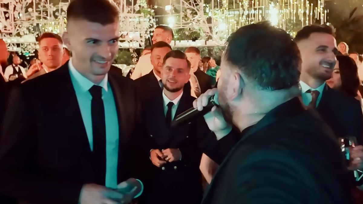 Imagini nepublicate de la nunta lui Coman: „Nașul e Mirel Rădoi!” » Au aruncat mii de euro la lăutari: „Viviana e viața mea”