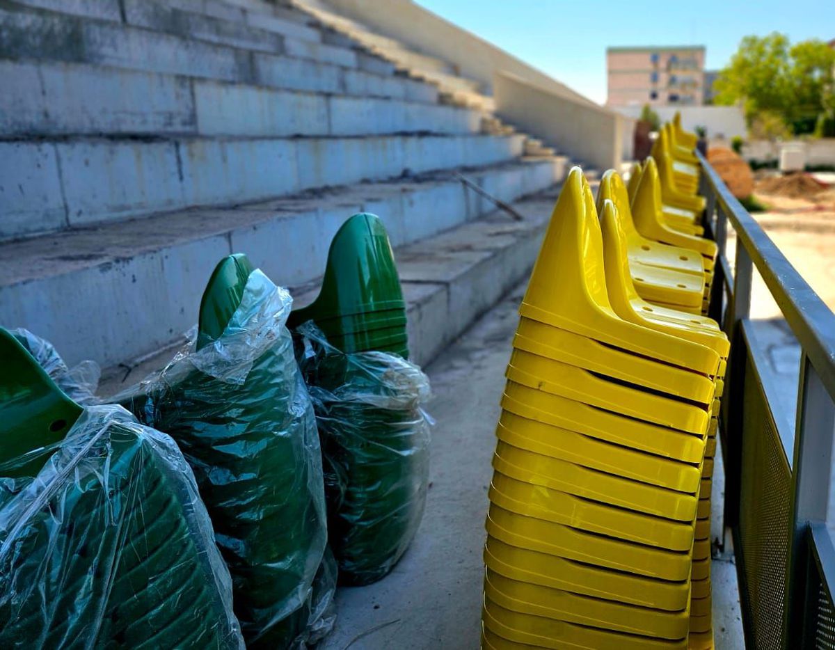 Au montat gazonul, scaunele sunt deja amplasate în tribune! „Doar” 5 ani întârziere la stadionul din România