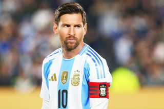 Propunere incredibilă pentru Messi! S-au reluat discuțiile pentru transferul care ar zdruncina fotbalul: posibilitate să aleagă între 3 cluburi