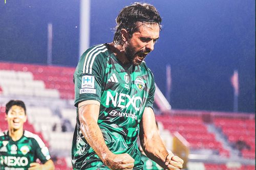 Andrea Compagno a reușit o dublă și este la un pas de titlu în Coreea de Sud » Fostul atacant al celor de la FCSB și Craiova rupe plasele în Asia