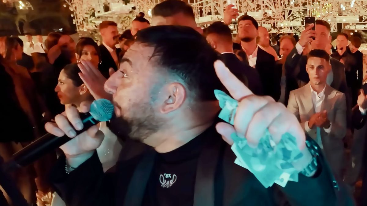 Imagini nepublicate de la nunta lui Coman: „Nașul e Mirel Rădoi!” » Au aruncat mii de euro la lăutari: „Viviana e viața mea”