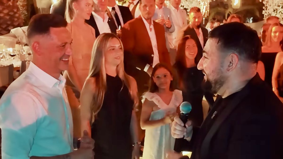 Imagini nepublicate de la nunta lui Coman: „Nașul e Mirel Rădoi!” » Au aruncat mii de euro la lăutari: „Viviana e viața mea”