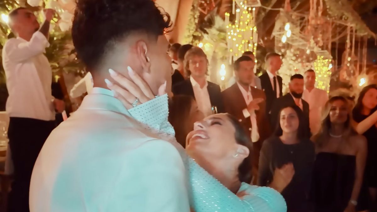 Imagini nepublicate de la nunta lui Coman: „Nașul e Mirel Rădoi!” » Au aruncat mii de euro la lăutari: „Viviana e viața mea”