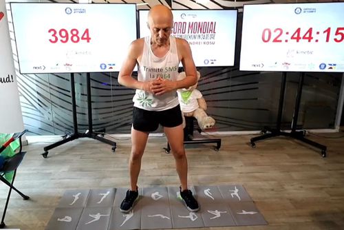 LIVE Un român vrea să intre azi în Guinness Book » Ce record incredibil vrea să doboare pe live stream: „Vreau ca băiatul și fata mea să vadă că tatăl lor face lucruri mari”