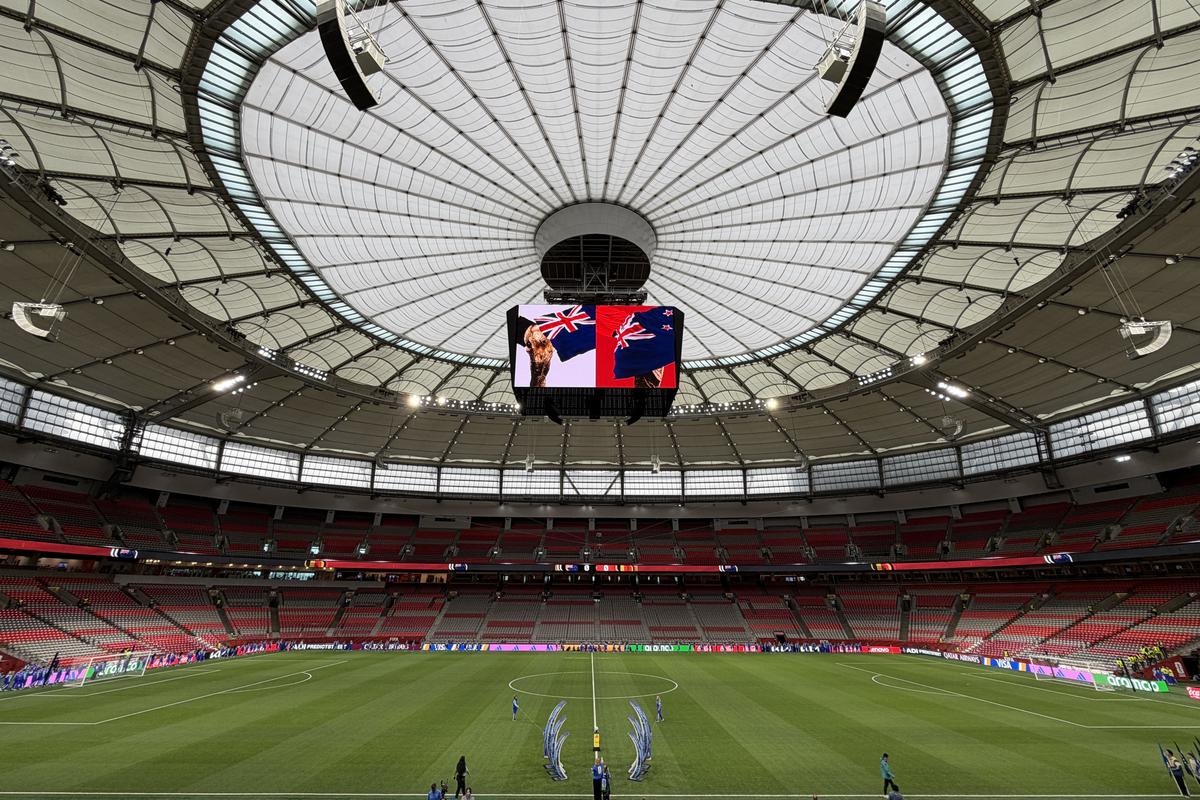 Ce am remarcat la BC Place, din Vancouver » Așa ar fi arătat Arena Națională dacă acoperișul de 20 de milioane de euro ar funcționa