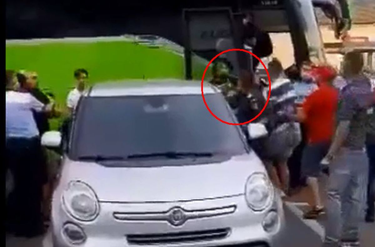 VIDEO+FOTO Dan Alexa, bătaie parte în parte cu fanii celor de la UTA