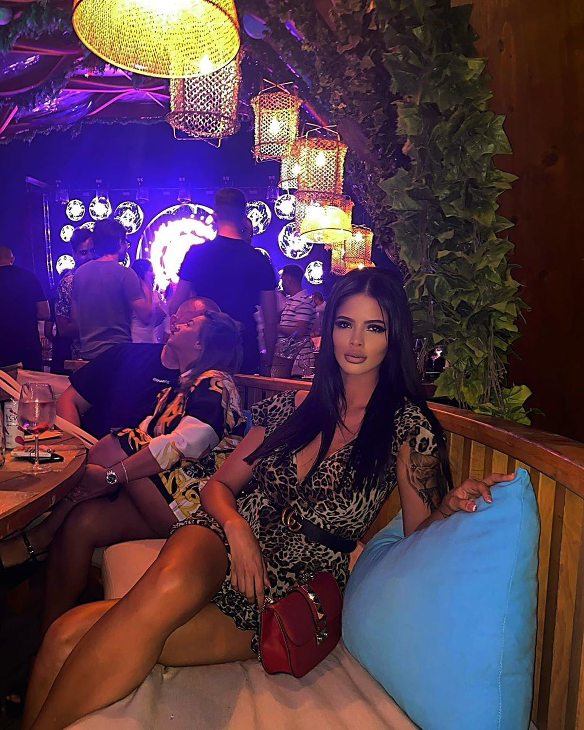 VIDEO+FOTO Adrian Mititelu Jr. face furori la Mamaia » A pus imnul Craiovei în club și s-a afișat cu noua cucerire