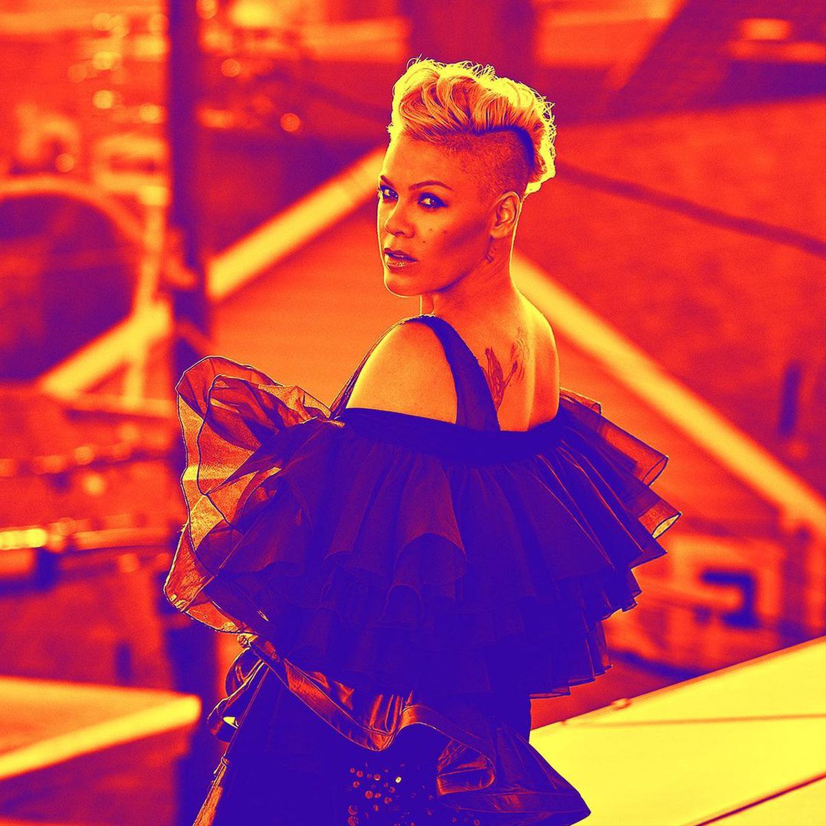 Celebra cântăreață care a intervenit în „scandalul bikini” de la Europene: „Plătesc eu amenzile în locul vostru”